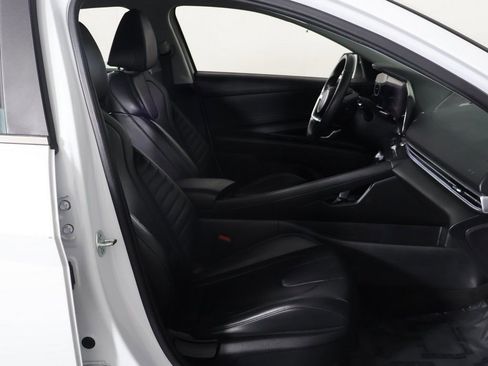 Used 2025 Hyundai Elantra Limited FWD image 28