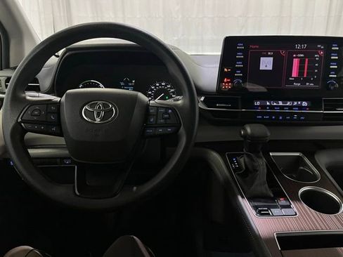 Certified 2023 Toyota Sienna LE FWD image 21