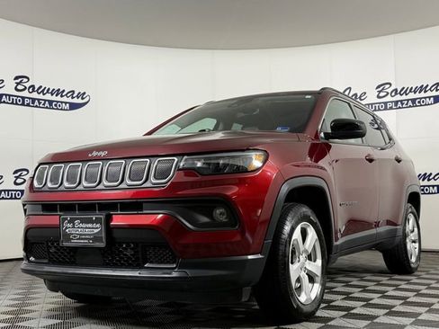 Used 2022 Jeep Compass Latitude AWD/4WD image 2