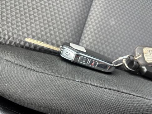 Used 2025 Kia Soul LX w/ LX Technology Package FWD image 22