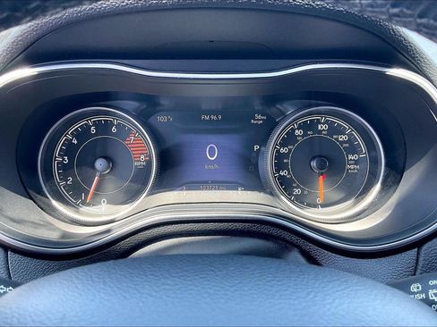 Used 2019 Jeep Cherokee Trailhawk AWD/4WD image 22