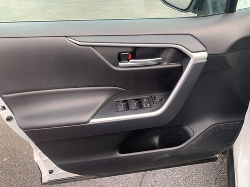 Used 2025 Toyota RAV4 XLE image 12