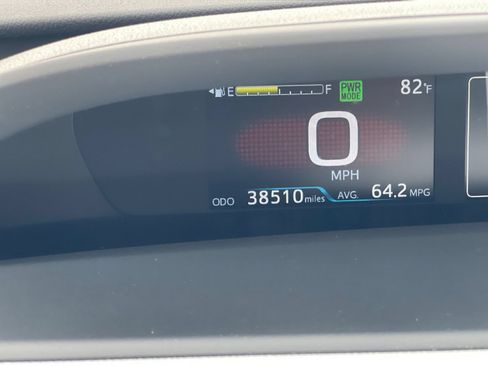 Used 2021 Toyota Prius LE FWD image 29