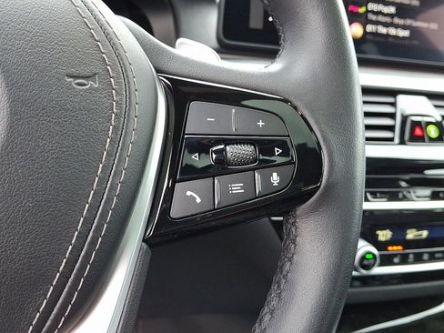 Used 2022 BMW 530i xDrive w/ Premium Package image 22