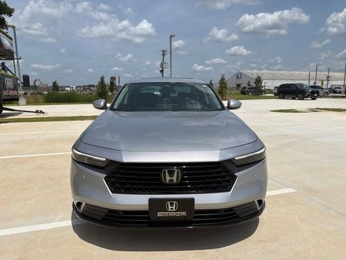 Used 2024 Honda Accord Touring image 2