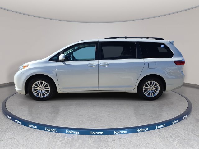 Used 2017 Toyota Sienna XLE FWD image 9