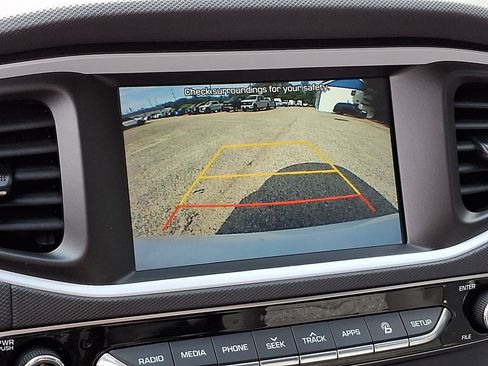 Used 2019 Hyundai Ioniq Plug-In Hybrid FWD image 18