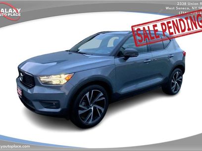Used 2022 Volvo XC40 T5 R-Design w/ Climate Package