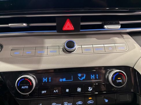 New 2026 Hyundai Elantra Limited FWD image 18