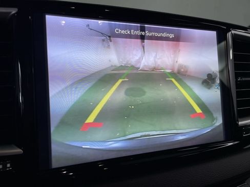 Used 2023 Chrysler Pacifica Touring-L FWD image 15
