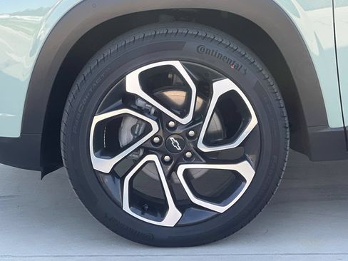 Used 2024 Chevrolet Trax RS w/ Sunroof Package FWD image 37