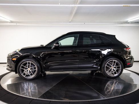 Certified 2026 Porsche Macan AWD/4WD image 2