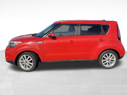 Used 2019 Kia Soul + image 2