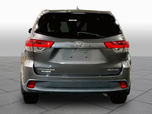 Used 2018 Toyota Highlander XLE AWD/4WD image 5