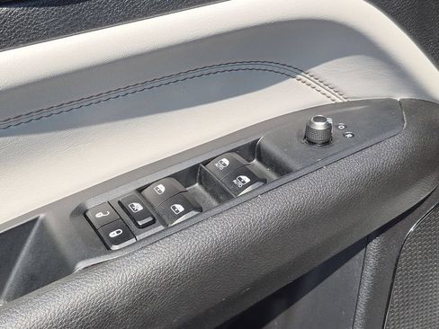 Used 2025 Jeep Compass Limited AWD/4WD image 13