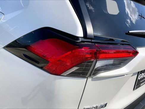 Used 2022 Toyota RAV4 XLE Premium FWD image 29
