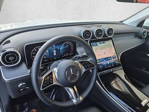 Used 2025 Mercedes-Benz GLC 350e 4MATIC image 10