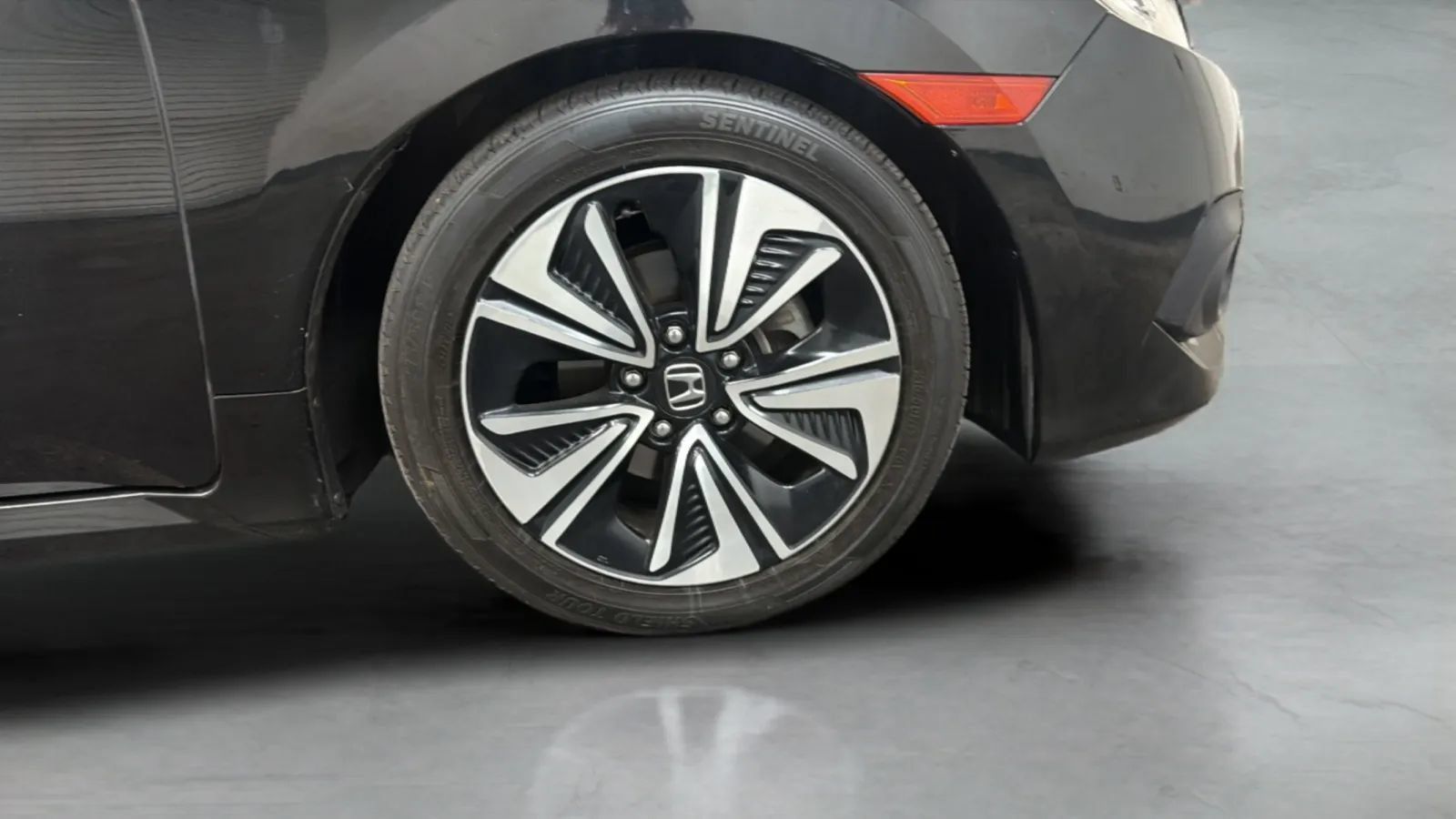 Used 2018 Honda Civic EX-T image 24