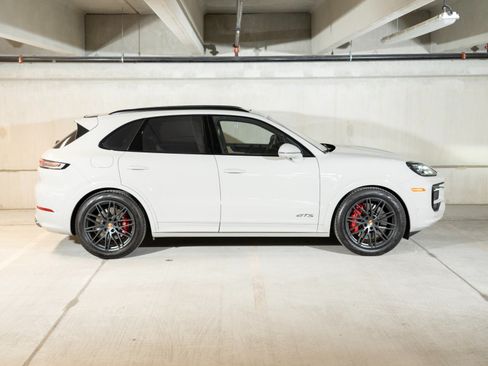 Used 2025 Porsche Cayenne GTS AWD/4WD image 8