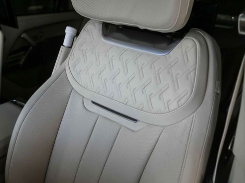 New 2024 Land Rover Range Rover SV AWD/4WD image 32