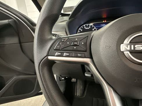 Used 2024 Nissan Altima 2.5 SV FWD image 8