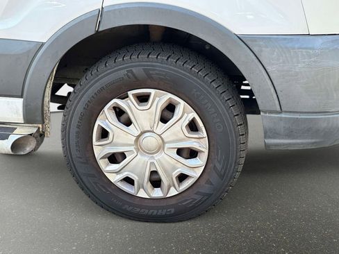 Used 2015 Ford Transit 250 130 Low Roof w/ Exterior Upgrade Package RWD image 7