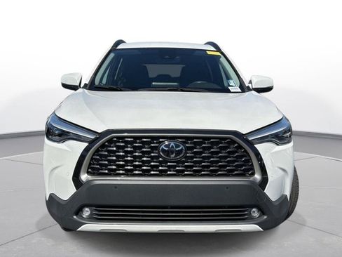 Used 2022 Toyota Corolla Cross XLE FWD image 3