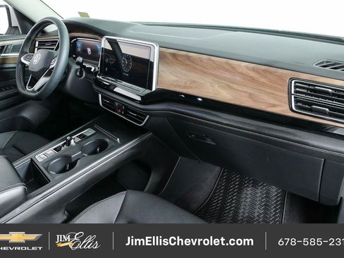 Used 2024 Volkswagen Atlas SE FWD image 22
