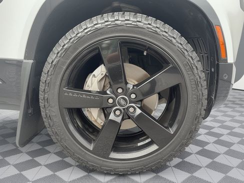 Used 2023 Land Rover Defender 90 X-Dynamic SE AWD/4WD image 13