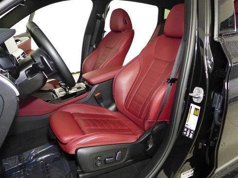 Used 2024 BMW X4 M40i w/ Premium Package image 22