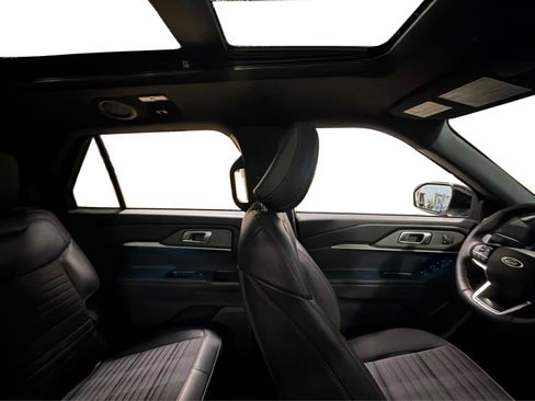 Used 2025 Ford Explorer ST-Line w/ ST-Line Street Pack AWD/4WD image 47