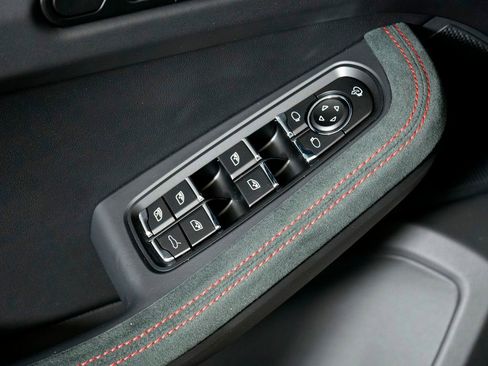 New 2026 Porsche Macan GTS image 16