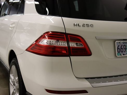 Used 2015 Mercedes-Benz ML 250 BlueTEC 4MATIC image 37