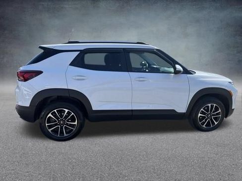 Used 2024 Chevrolet TrailBlazer LT w/ Driver Confidence Package AWD/4WD image 5