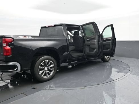 Used 2023 Chevrolet Silverado 1500 LT AWD/4WD image 29