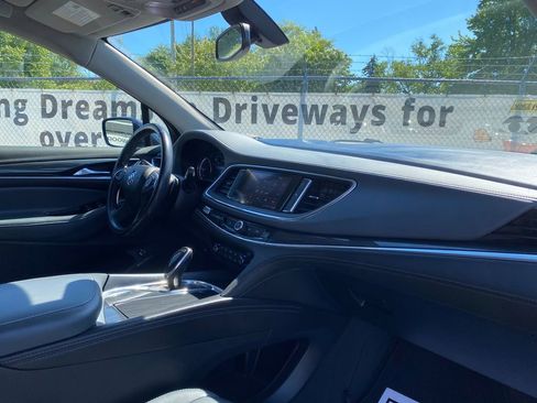 Used 2020 Buick Enclave Essence FWD image 18