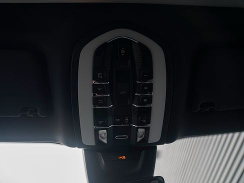 Certified 2026 Porsche Macan AWD/4WD image 11