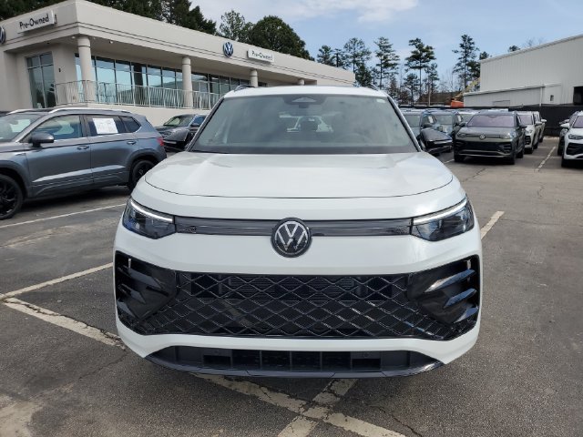 New 2026 Volkswagen Tiguan SE R-Line FWD image 2