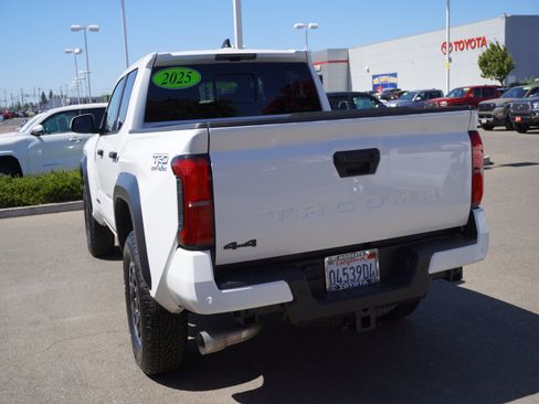 Used 2025 Toyota Tacoma TRD Off-Road w/ TRD Off Road Upgrade Package AWD/4WD image 10