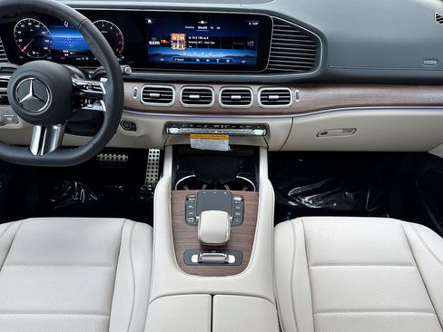 New 2026 Mercedes-Benz GLS 450 4MATIC image 3