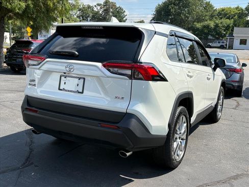 Used 2021 Toyota RAV4 XLE Premium FWD image 5