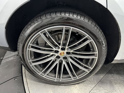 Certified 2026 Porsche Macan image 13