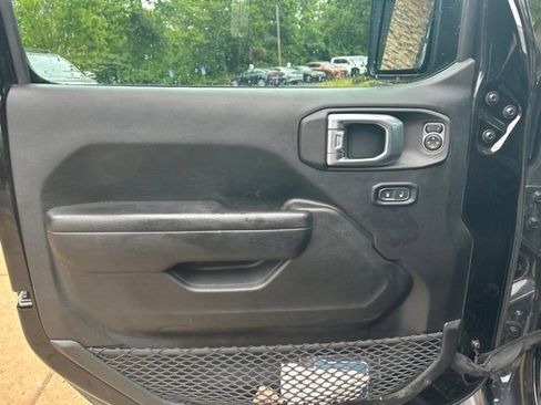 Used 2023 Jeep Wrangler Unlimited Rubicon 4xe w/ Cold Weather Group AWD/4WD image 29