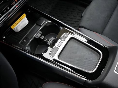 Certified 2025 Mercedes-Benz GLB 250 4MATIC image 28