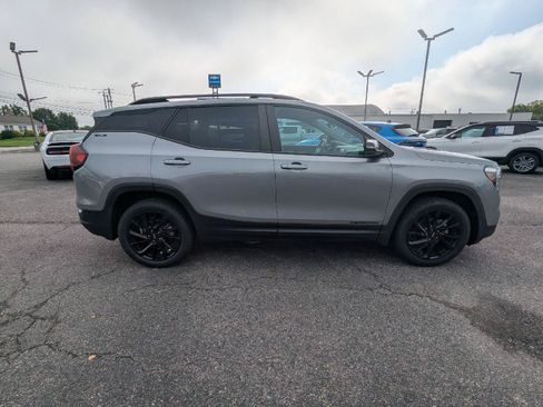 Used 2023 GMC Terrain SLE w/ Elevation Edition AWD/4WD image 8