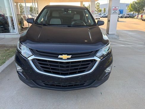 Used 2020 Chevrolet Equinox LS w/ LS Convenience Package FWD image 2