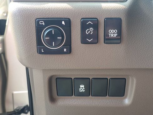 Used 2011 Lexus GX 460 image 29