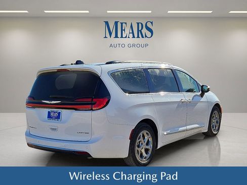Used 2023 Chrysler Pacifica Limited image 6