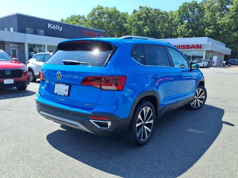 Used 2022 Volkswagen Taos SE w/ Panoramic Sunroof Package AWD/4WD image 5
