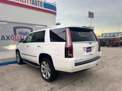 Used 2017 Cadillac Escalade Luxury AWD/4WD image 30